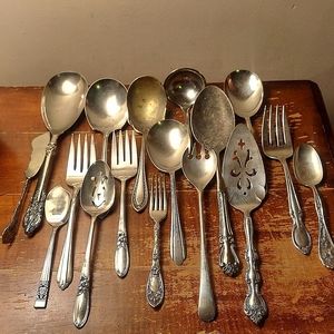 Dinnerware Silverplate LARGE SPOONS KNIVES ONEIDA